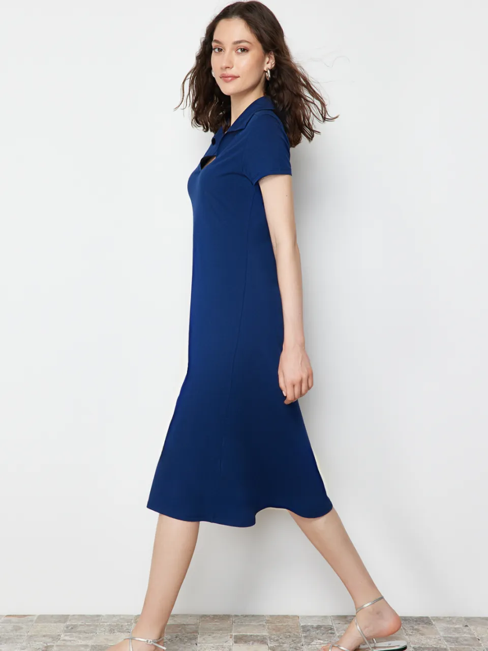 Trendyol TRENDYOLMİLLA Dames Donkerblauw Effen Midi Kort Casual A-lijn Jurken marineblauw/blauw, foto 2
