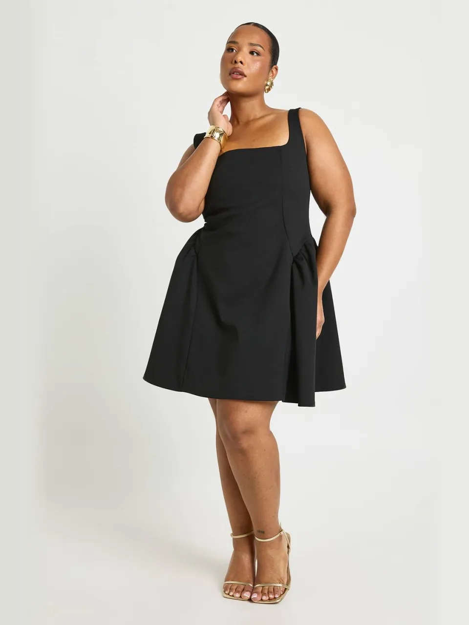 boohoo Dames Plus bandjesjurk met vierkante hals en skaterstijl zwart, foto 3