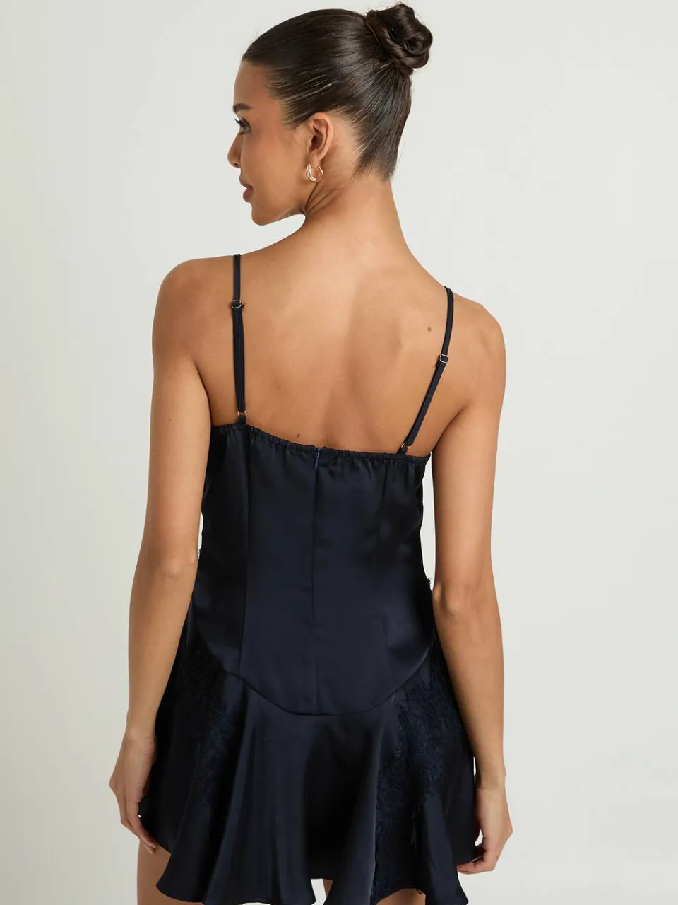 boohoo Dames Satijnen Kanten Afgezette Cami Skater Jurk Met Godet Zoom marineblauw, foto 2