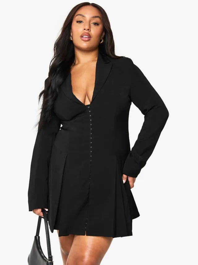 boohoo Dames Plus op maat gemaakte blazerjurk met haak- en oogdetail en getailleerde taille Zwart
