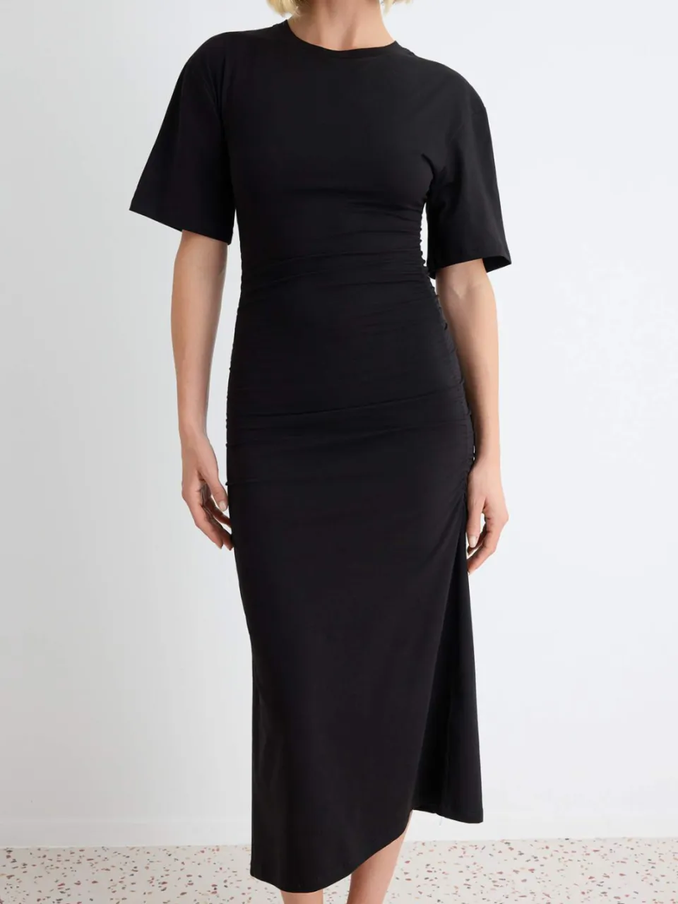 Trendyol TRENDYOLMİLLA Dames Zwart Effen Midi Kort Asymmetrisch Jurken, foto 2