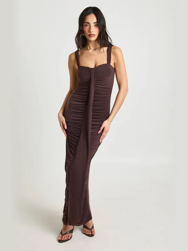 boohoo Dames Dubbellaags Slinky Gerimpelde Draperie Voorkant Maxi Jurk Chocoladebruin