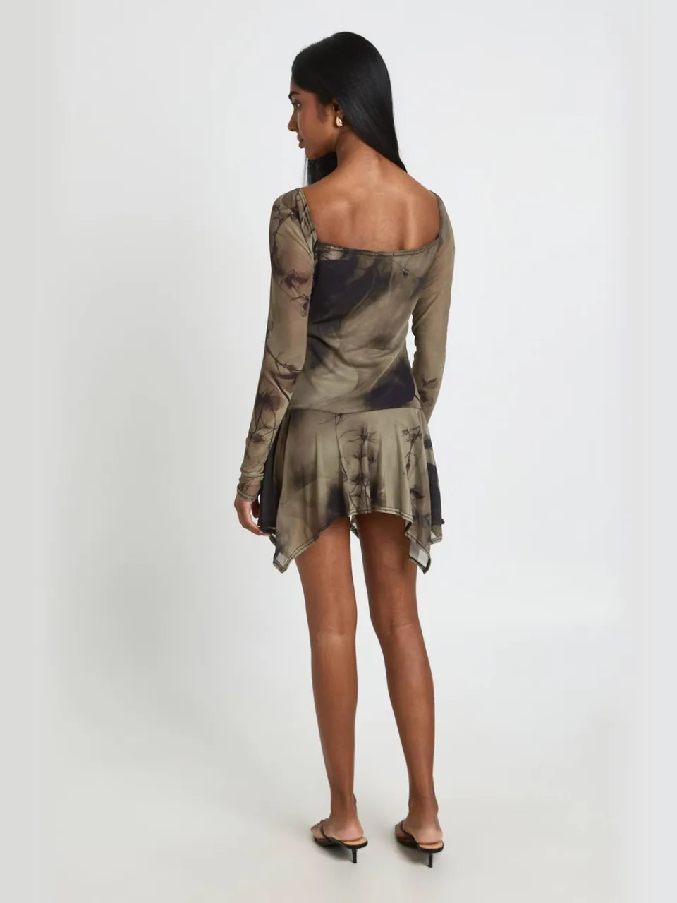 boohoo Dames Skater Jurk Met Bloemenprint, Mesh, Vierkante Hals En Ruches Zoom olijf, foto 2