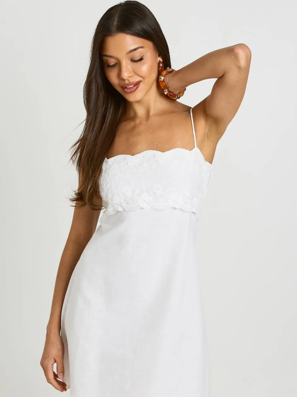 boohoo Dames Geborduurd Cami Jurkje Met Geschulpte Halslijn ivoor, foto 2