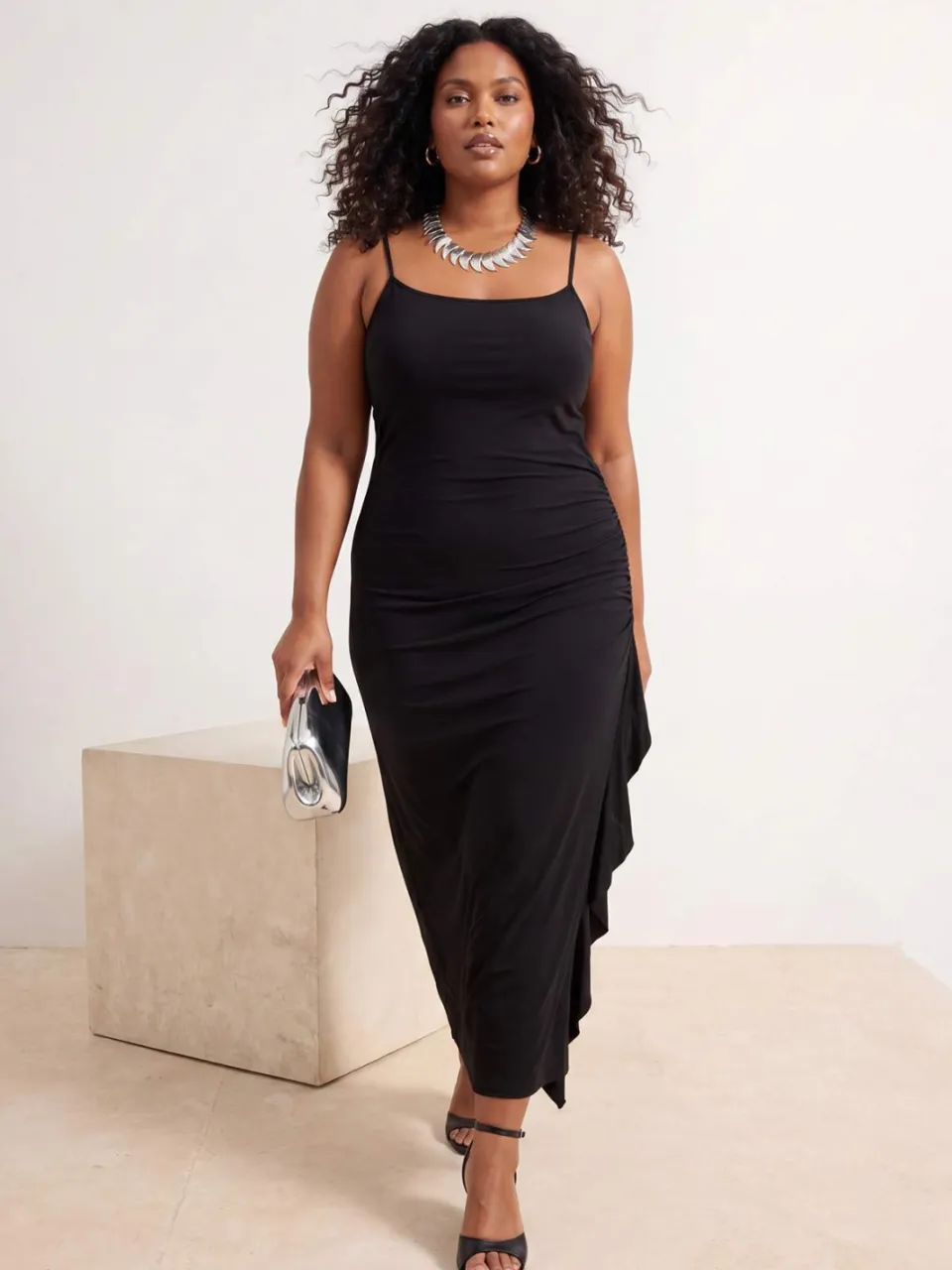 Trendyol Curve Dames Zwart Effen Maxi Mouwloos Casual Bodycon Grote maten Jurk