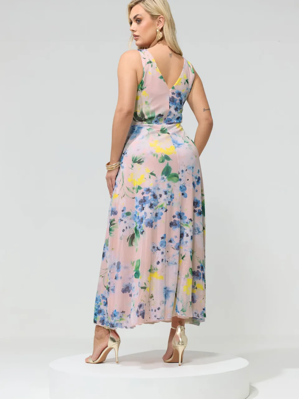 Yours London Maxi Jurk Van Mesh Met Bloemenmotief In Lichtroze/Blauw, foto 3