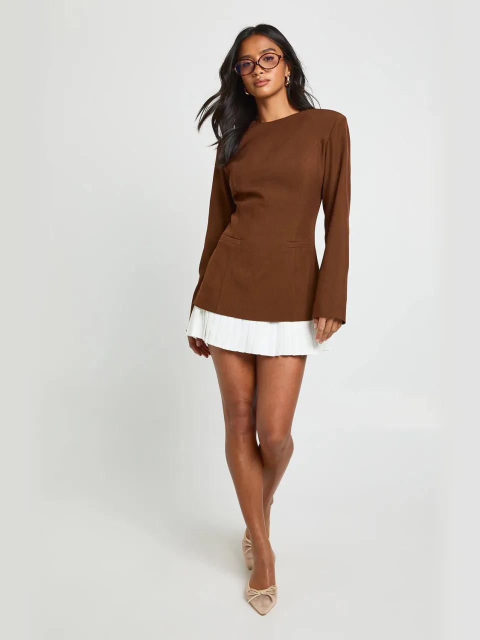 boohoo Dames Petite getailleerde geplooide zoom gestructureerde mini-jurk Chocoladebruin