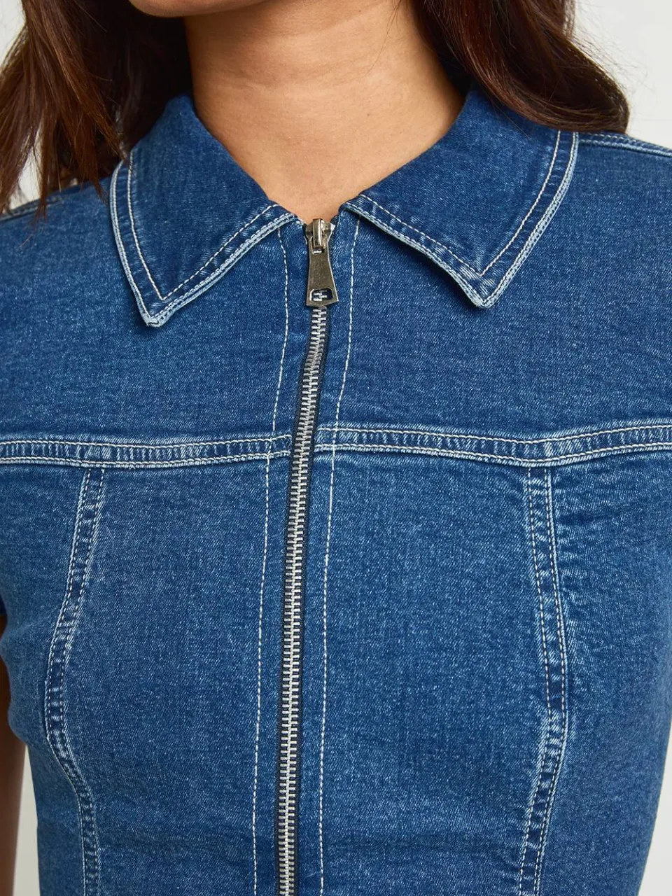 boohoo Dames Denim Jurk Met Korte Mouwen En Rits Aan De Voorkant, foto 4