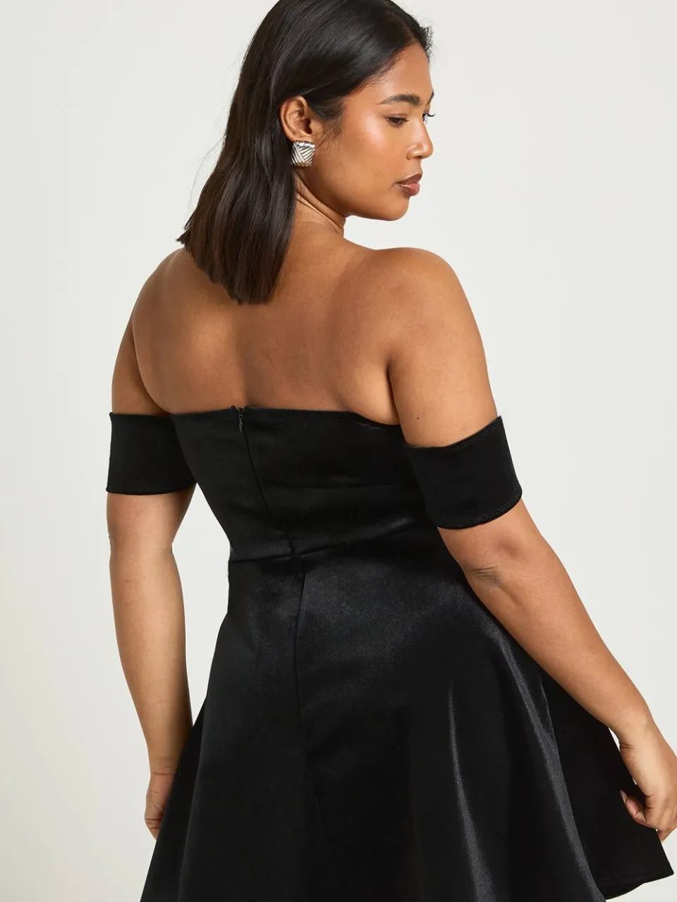 boohoo Dames Plus Fluwelen Bardot Plunge Mini Jurk zwart, foto 2