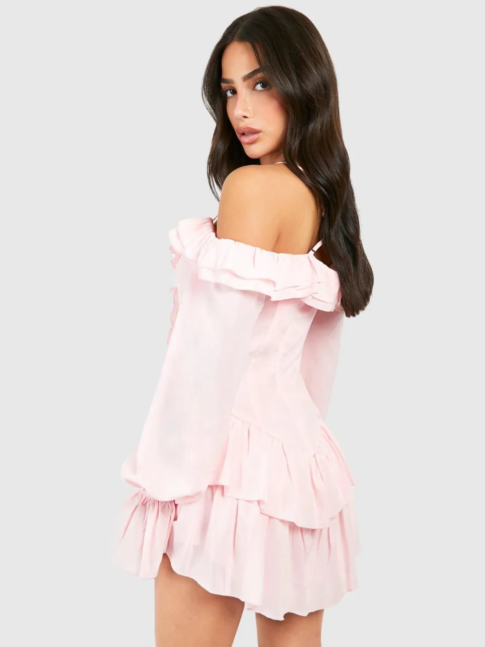 boohoo Dames Petite geweven jurk met ruches en gelaagde mini-zoom blush, foto 2