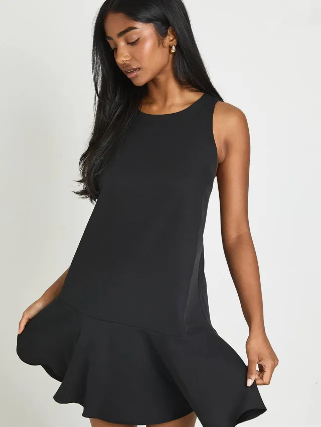 boohoo Dames Skater Jurk Met Racerback En Verlaagde Taille Zwart