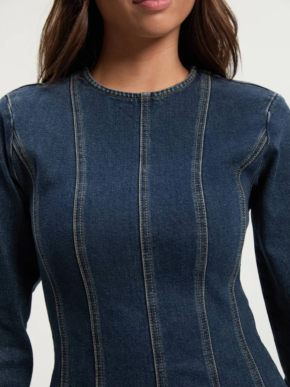 boohoo Dames Denimjurk met lange mouwen en naaddetails, foto 2