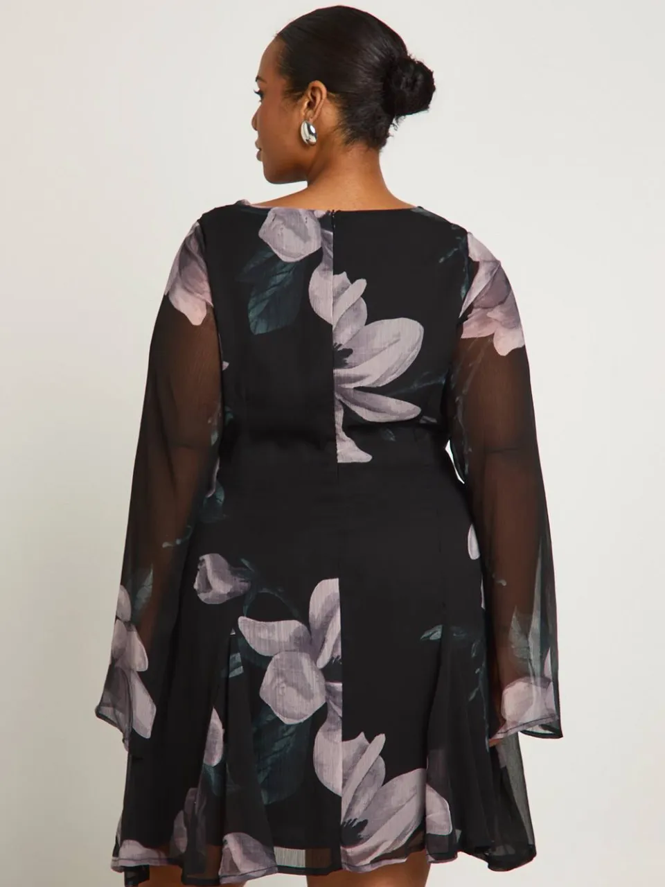 boohoo Dames Plus Florale Lange Mouw Chiffon Mini Skater Jurk zwart, foto 2
