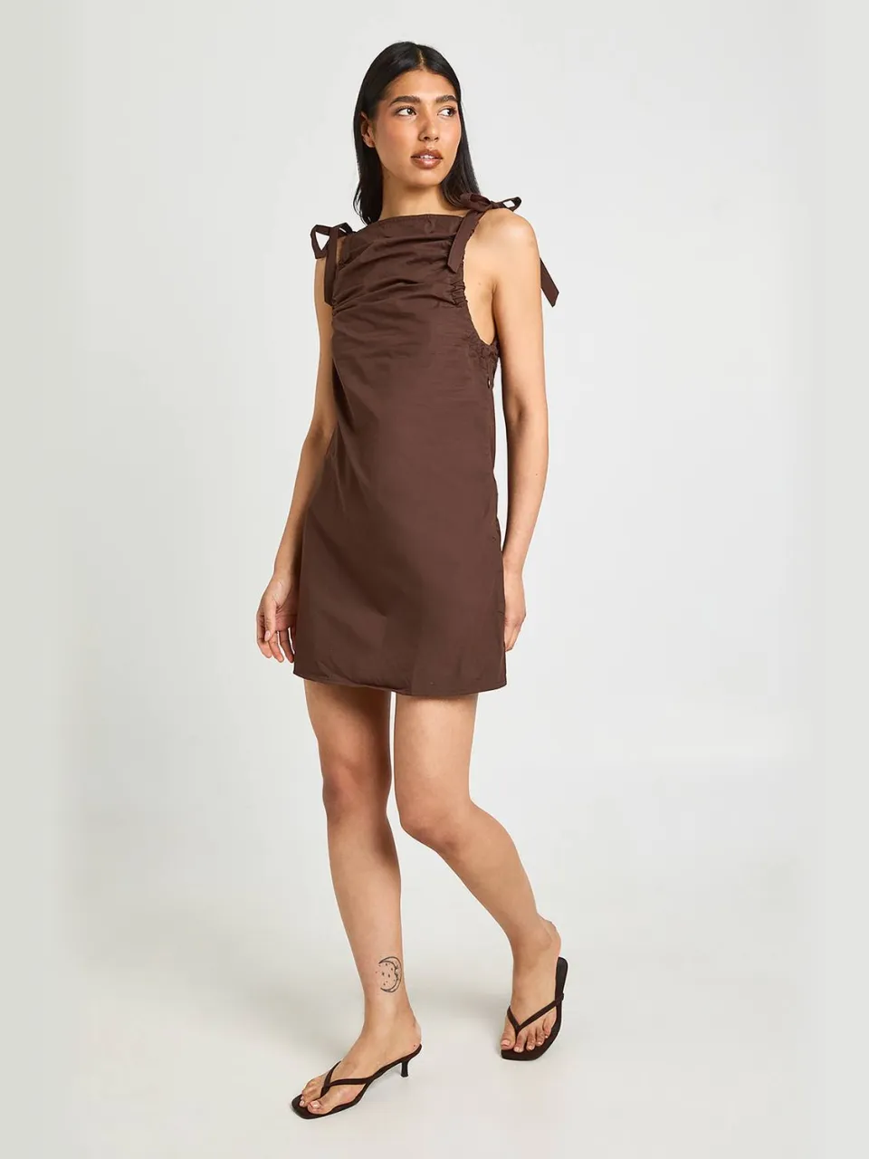 boohoo Dames Lange Jurk Met Strikbandjes Op De Schouders Van Popeline chocoladebruin, foto 2