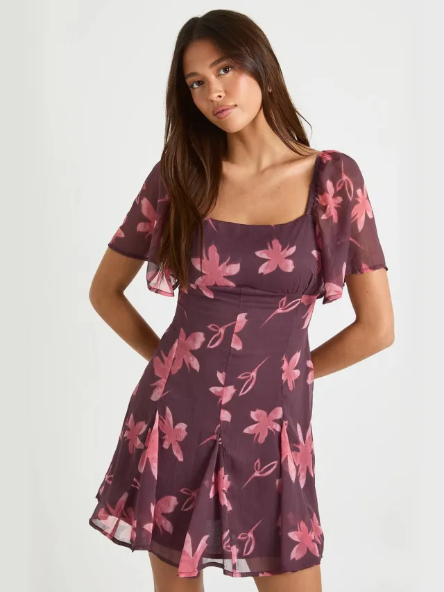 boohoo Dames Bloemrijke Chiffon Skaterjurk met Vierkante Hals Bordeaux Rood