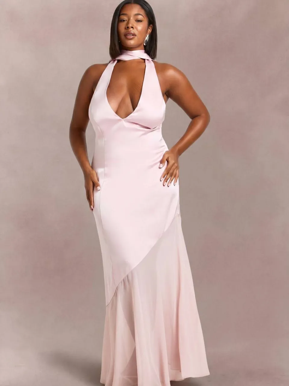 boohoo Dames Plus Maxi Jurk Van Chiffon Met Satijnen Sjaaldetail Baby Roze