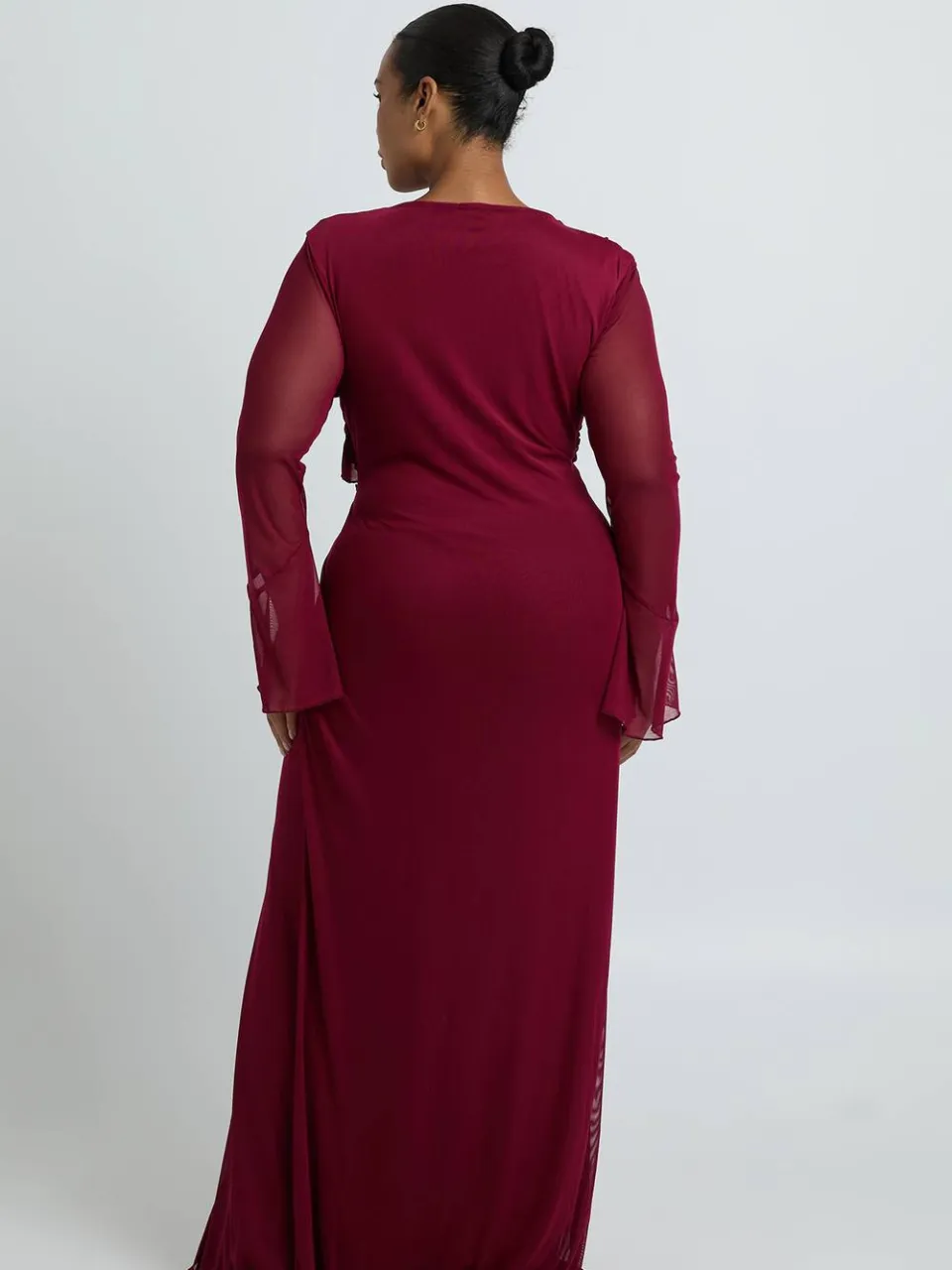 boohoo Dames Plus Ruffle Wrap Detail Maxi Jurk kersen, foto 3