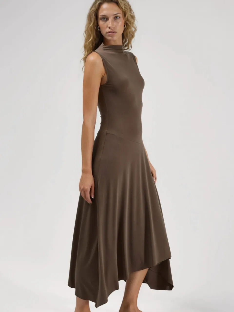 Hiccup Asymmetrische Midi Sandy Jurk, foto 2