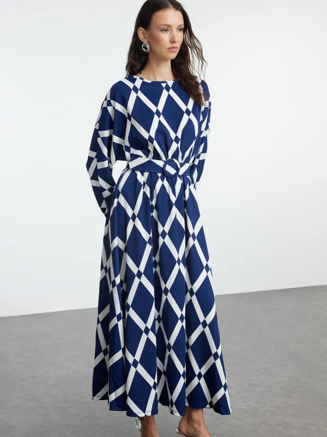 Trendyol Modest Dames Donkerblauw Geometrisch patroon Maxi Lang Casual Skater Modest Jurken Marineblauw/Blauw
