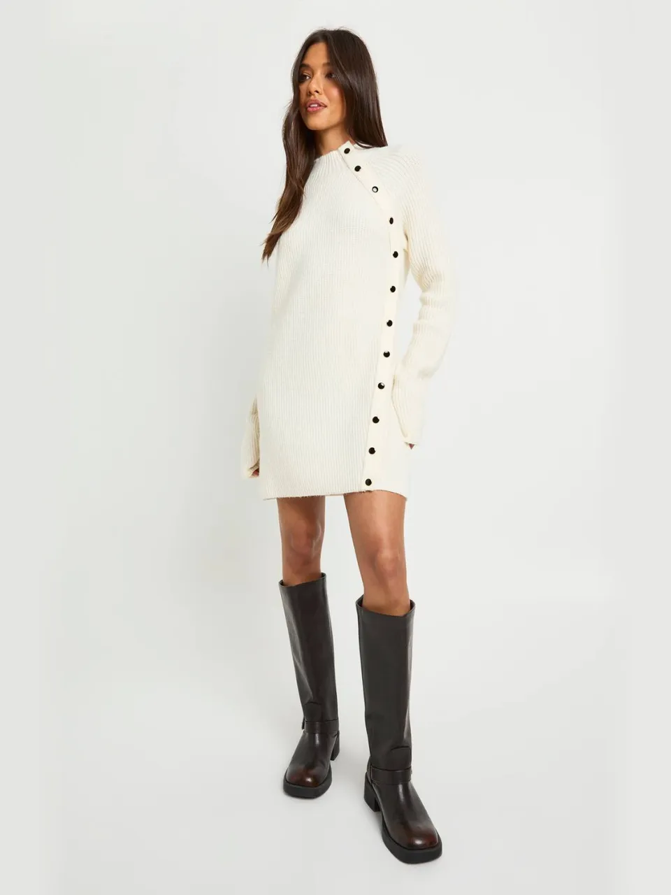 boohoo Dames Knoopdetail gebreide mini-jurk crème, foto 3