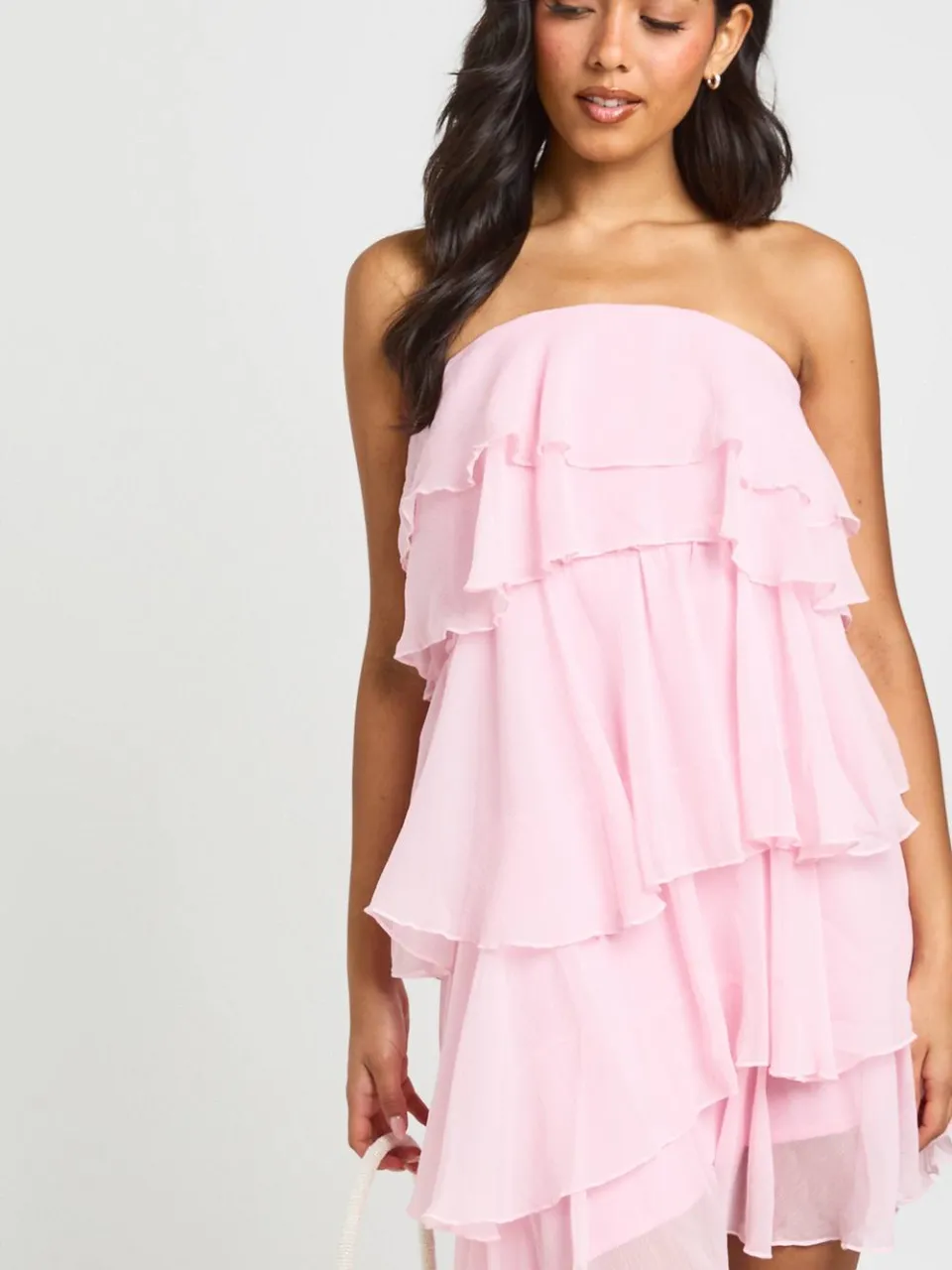 boohoo Dames Chiffon Gelaagde Bandeau Mini Jurk roze, foto 4