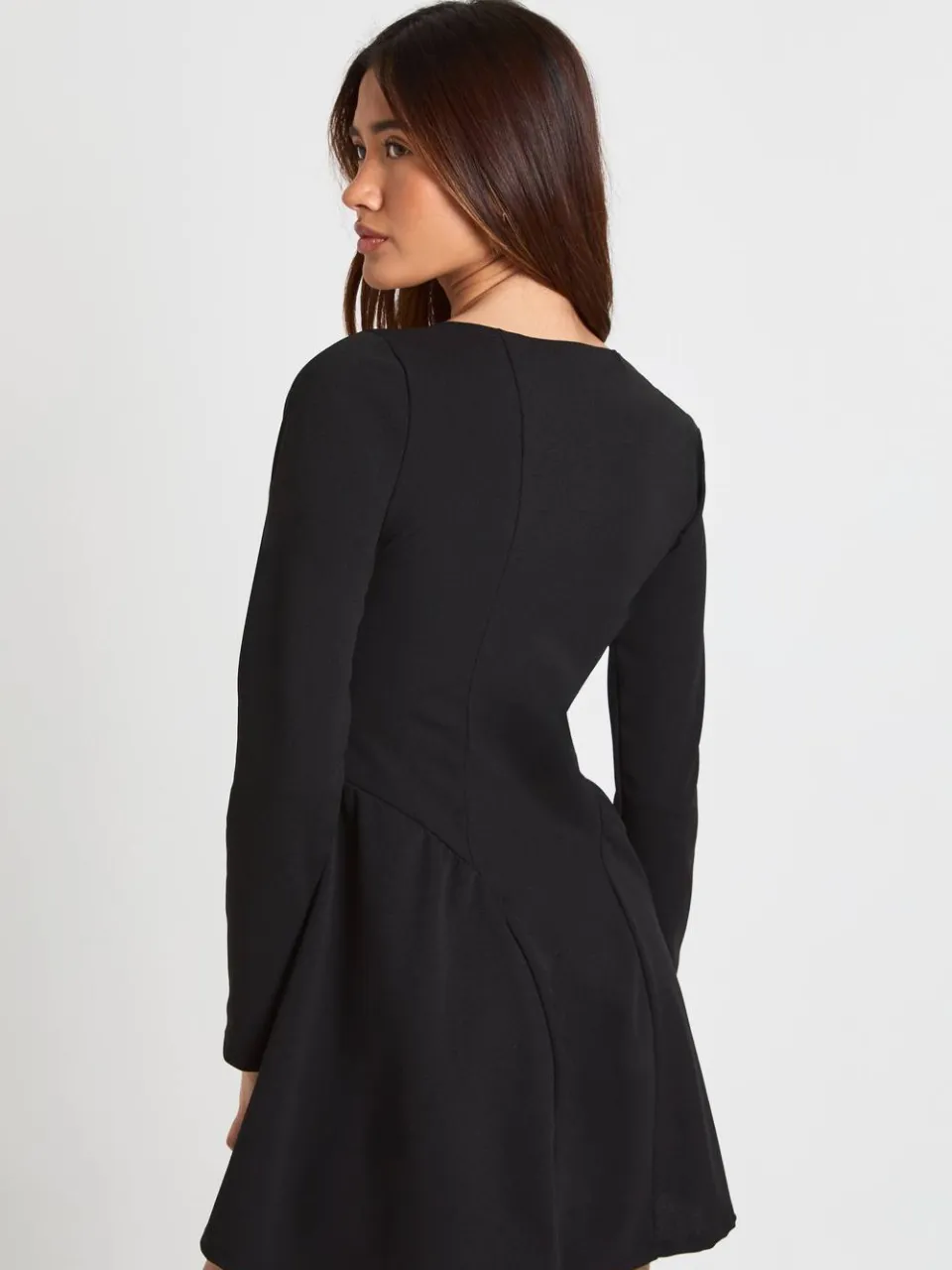 boohoo Dames Mini-jurk met lange mouwen, vierkante hals en volle rok zwart, foto 2
