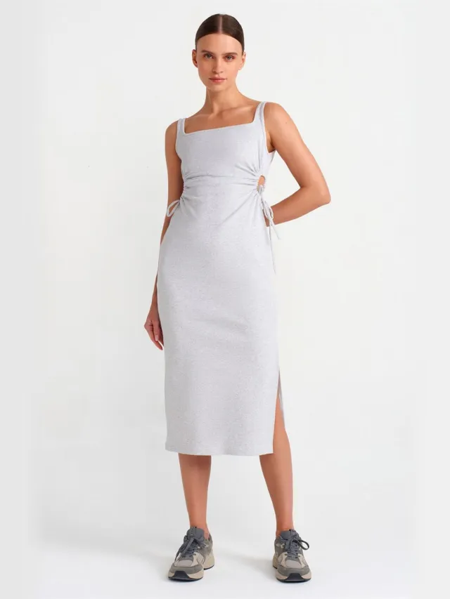 Dilvin Mouwloze Bodycon Midi-jurk met Uitsnit Lichtgrijs