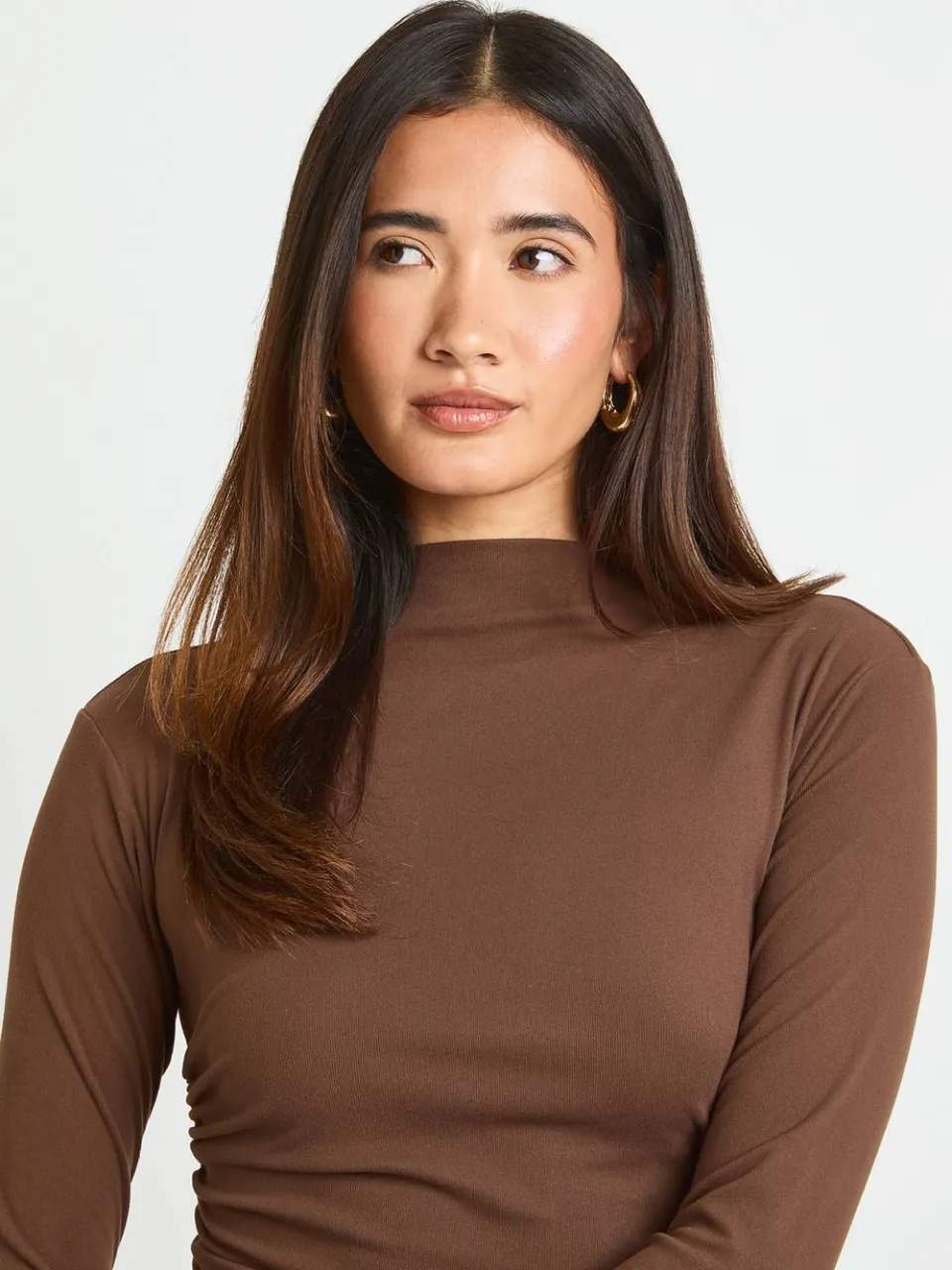boohoo Dames Basic Supersoft Hoogsluitende Midaxi Jurk Met Geplooid Middel chocoladebruin, foto 2