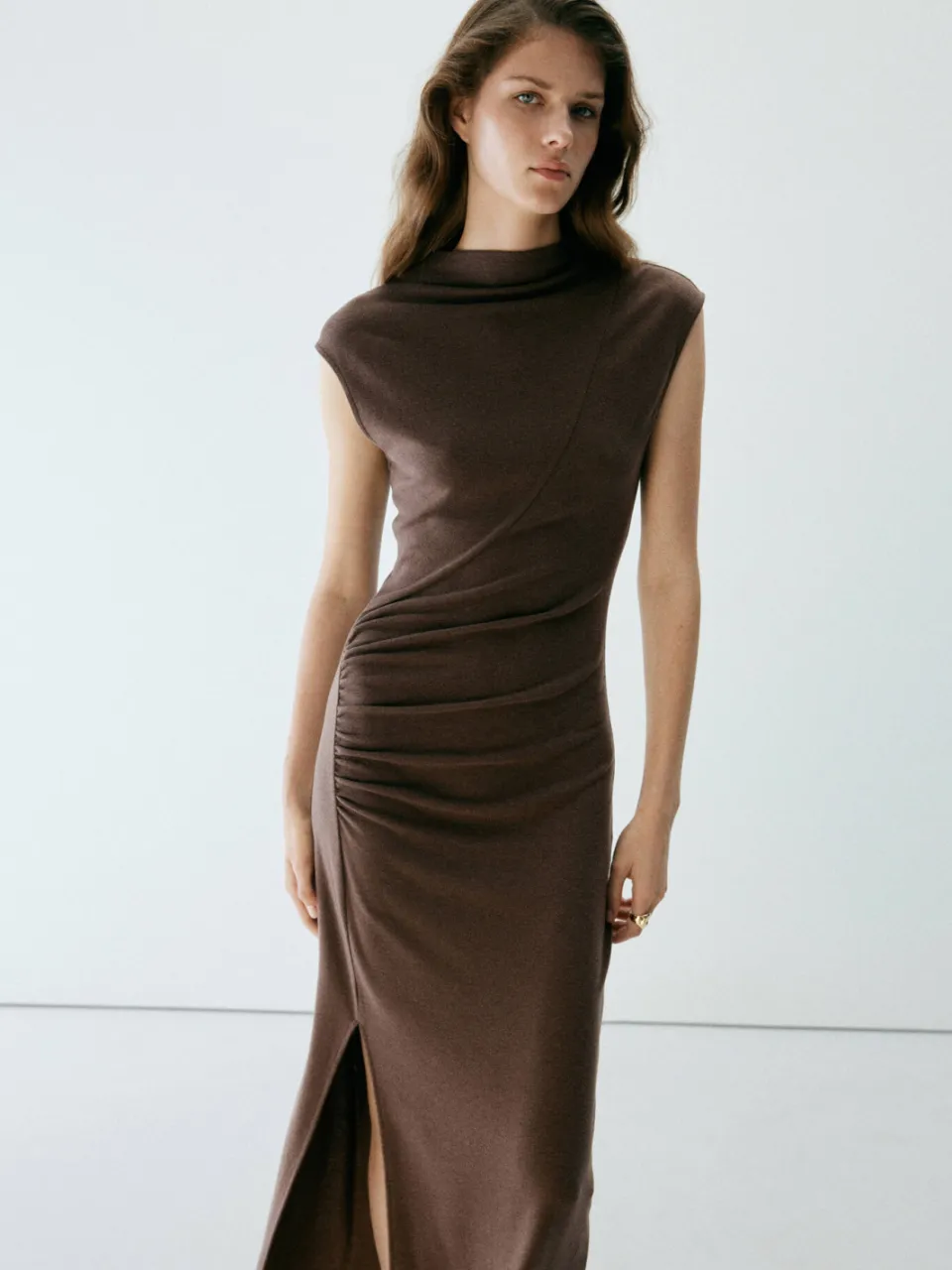 Mango midi jurk met split - bruin, foto 3