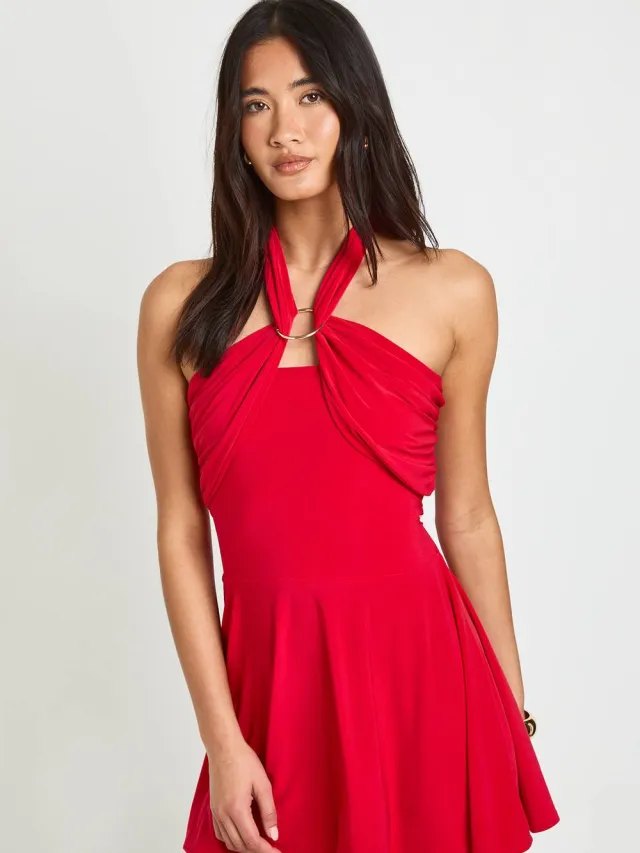 boohoo Dames Slinky Gouden Ring Detail Halterneck Mini Jurk Rood