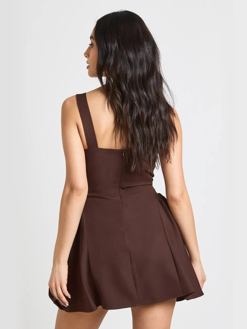 boohoo Dames Mini-jurk Met Vierkante Hals En Wijde Rok espresso, foto 3