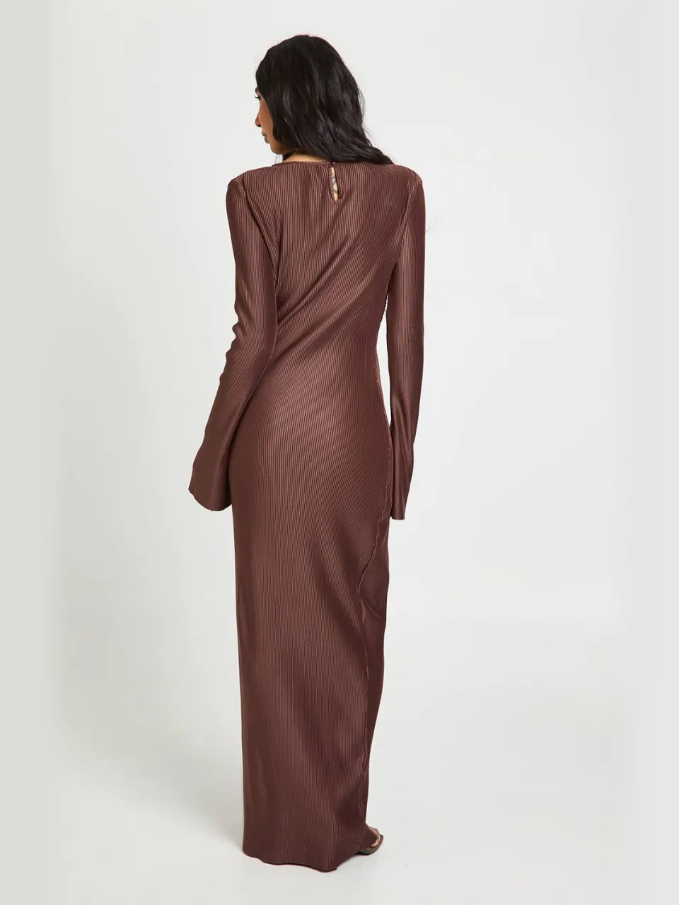 boohoo Dames Tall Plisse Wijdvallende Mouw Kolom Maxi Jurk chocoladebruin, foto 2