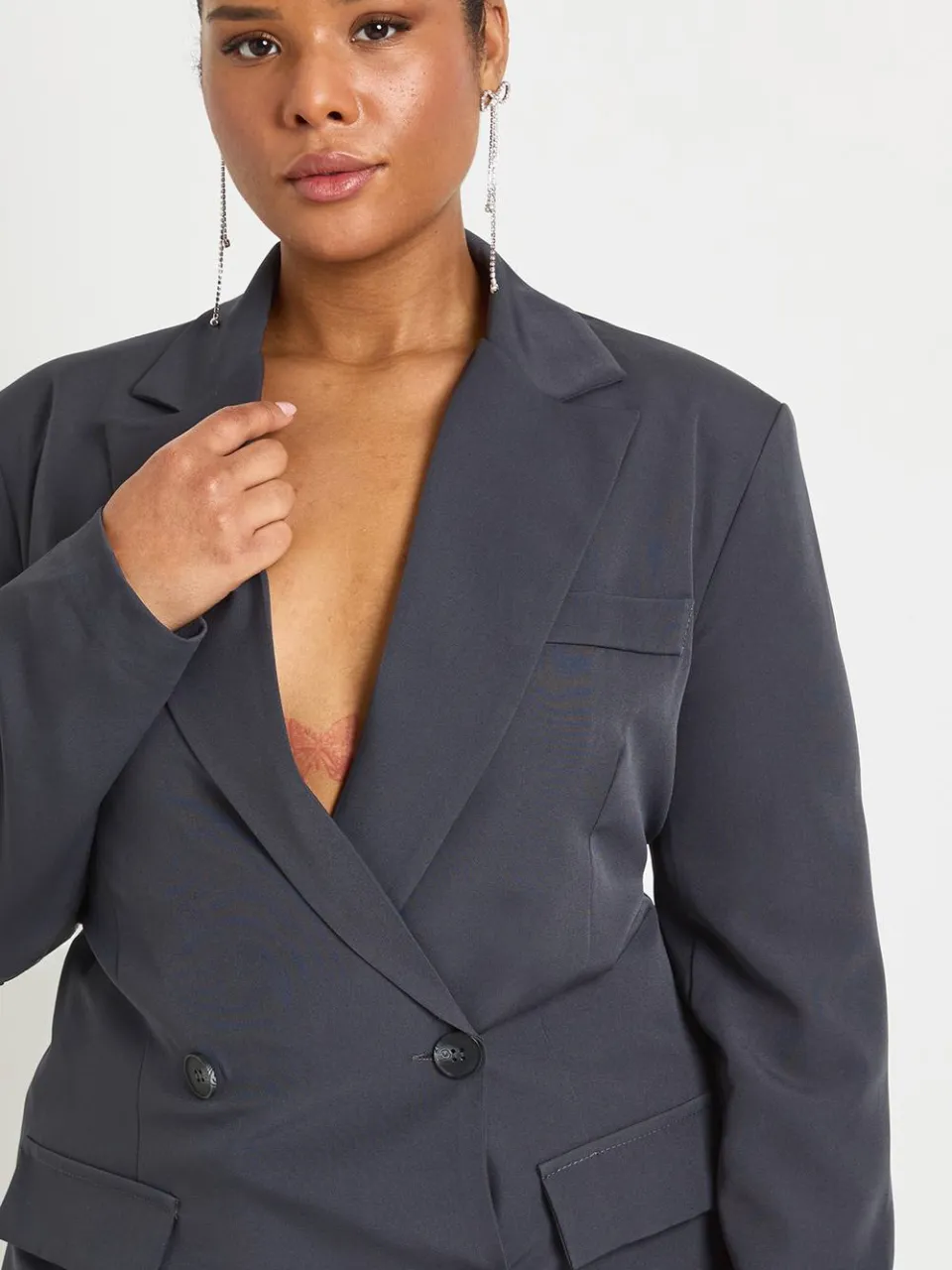 boohoo Dames Plus Geweven Schoudervulling Blazer Jurk houtskool, foto 4