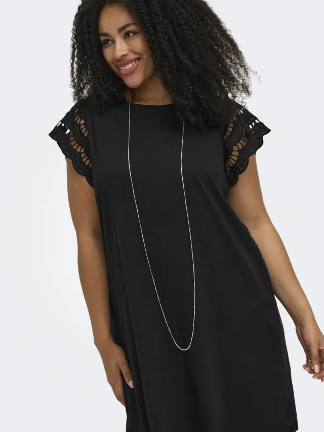Only Carmakoma T-shirtjurk met broderie zwart