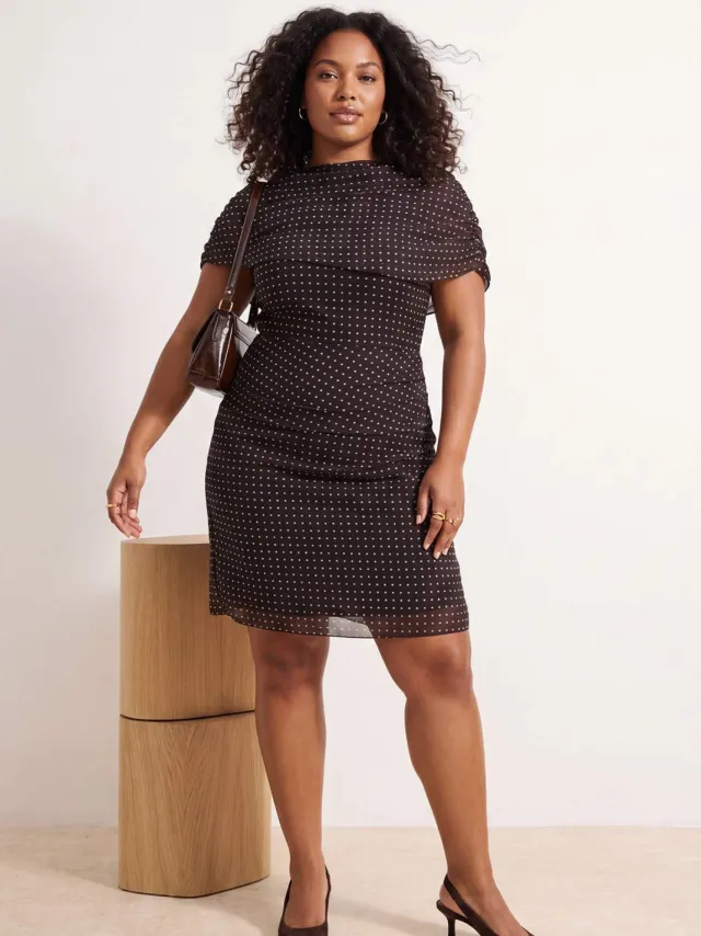 Trendyol Curve Dames Bruin Bloemen Kort / Mini Mouwloos Casual Bodycon Grote maten Jurk