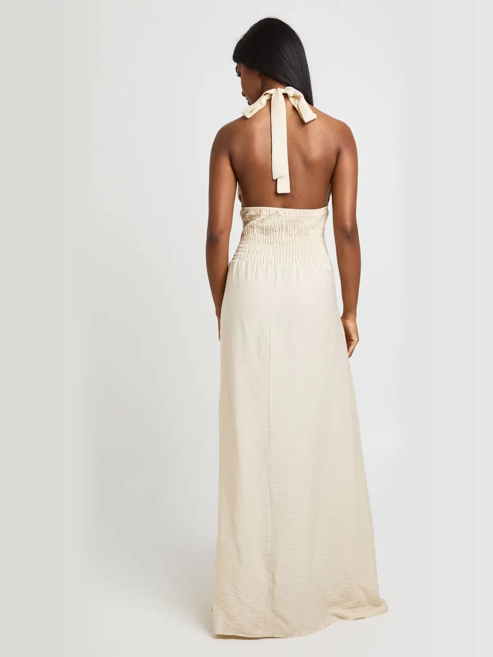 boohoo Dames Getextureerde Geweven Twist Halter Neck Maxi Jurk crème, foto 2