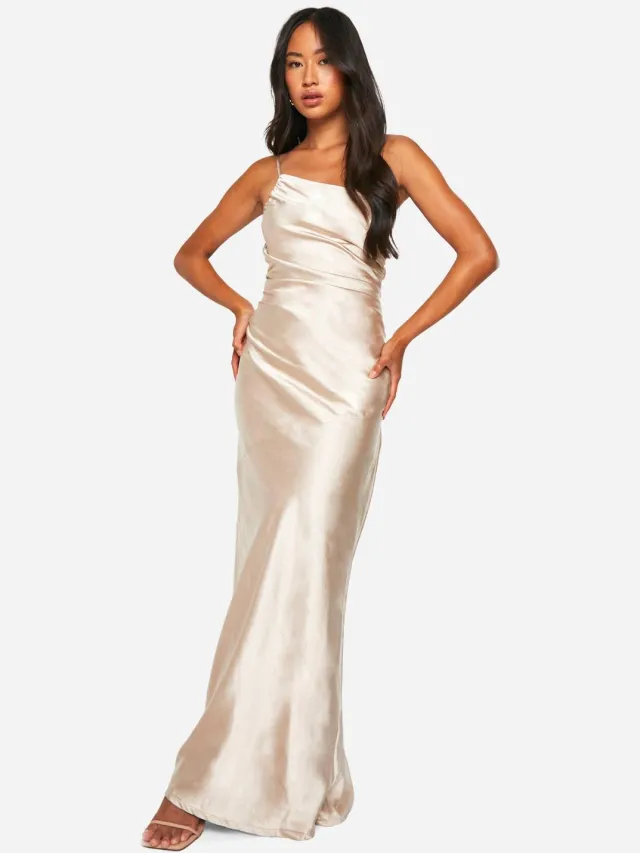 boohoo Dames Bruidsmeisje Satin Asymmetrische Maxi Jurk Oester