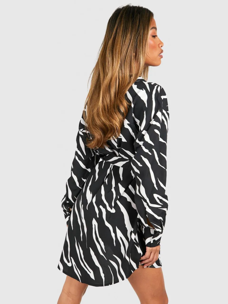 boohoo Dames Zebra Batwing Getailleerde Overhemdjurk zwart, foto 2
