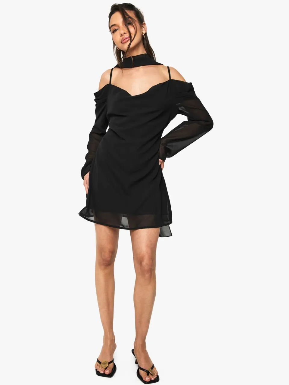boohoo Dames Chiffon Sjaal Detail Cold Shoulder Mini Jurk zwart, foto 3