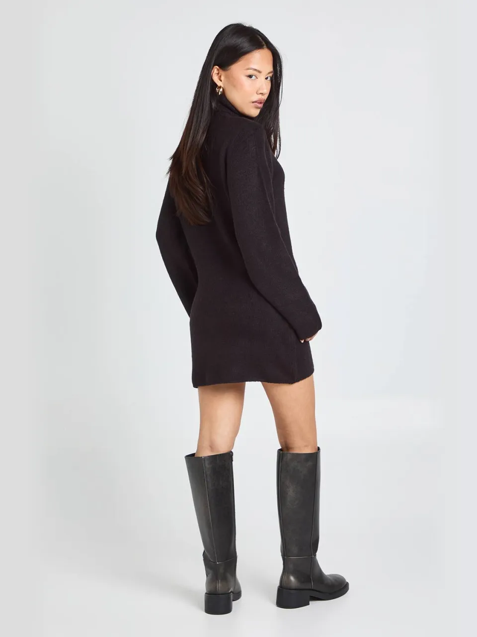 boohoo Dames Petite rolkraag grofgebreide mini-jurk zwart, foto 2