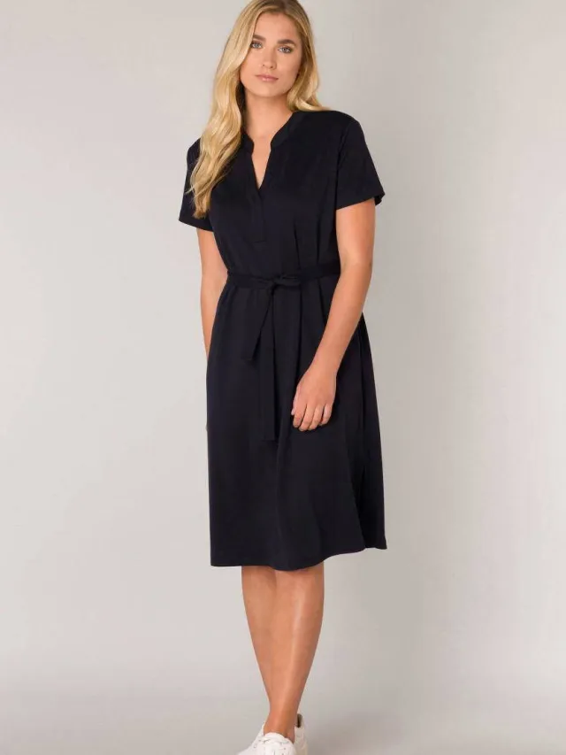 Base Level jurk Yen met ceintuur donkerblauw Dark Blue