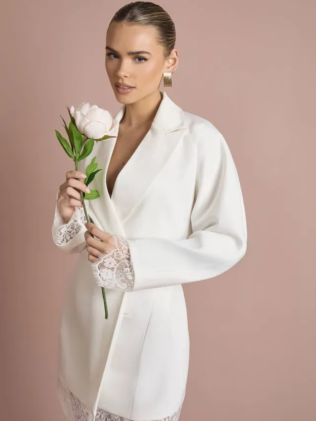 boohoo Dames Gestructureerde Blazer Jurk met Kanten Zoom Ivoor