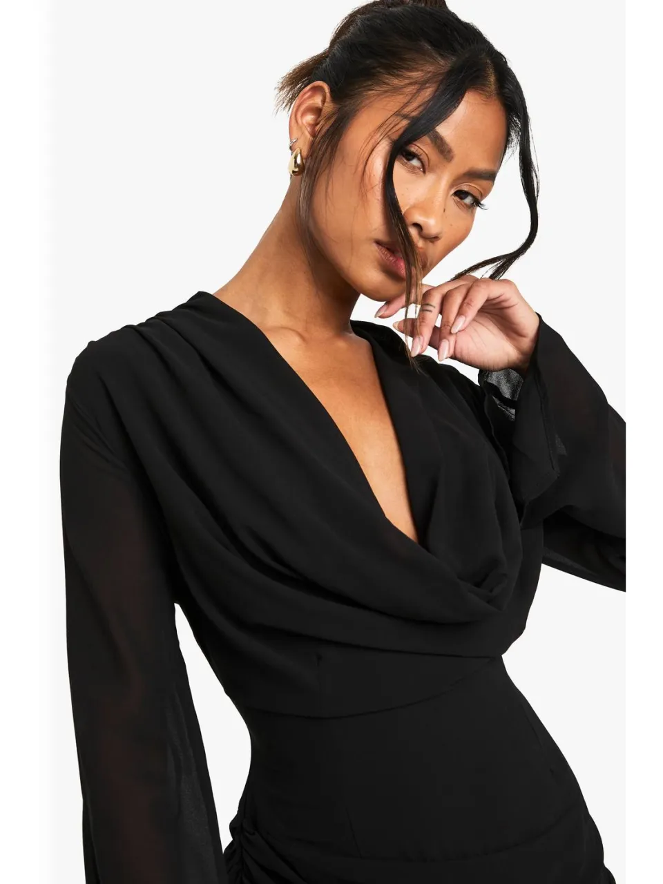 boohoo Dames Cowl Mini Jurk met Lange Mouwen zwart, foto 4