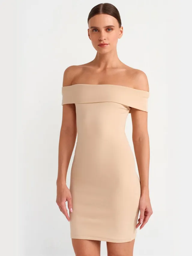 Dilvin Bodycon Mini-jurk met Off-shoulder Halslijn Beige