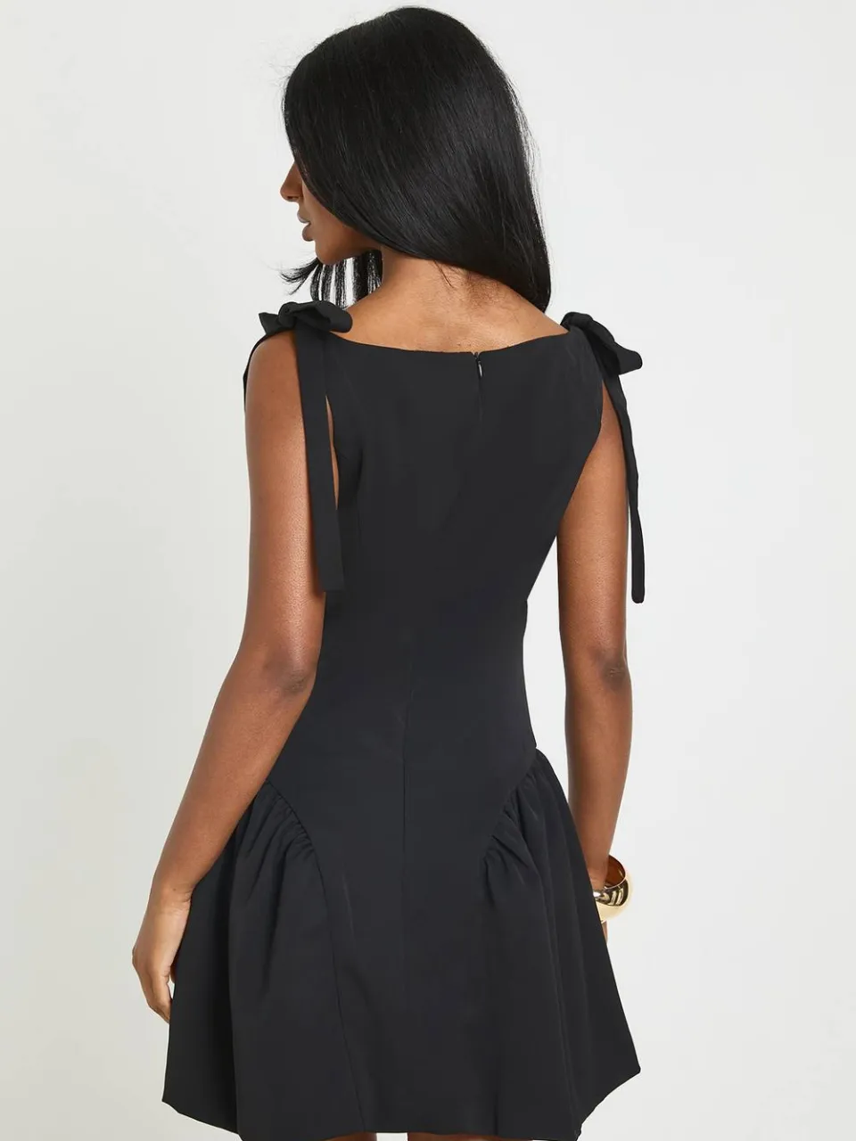 boohoo Dames Skater Jurk Met Tailleband En Strikbandjes Op De Schouders zwart, foto 3