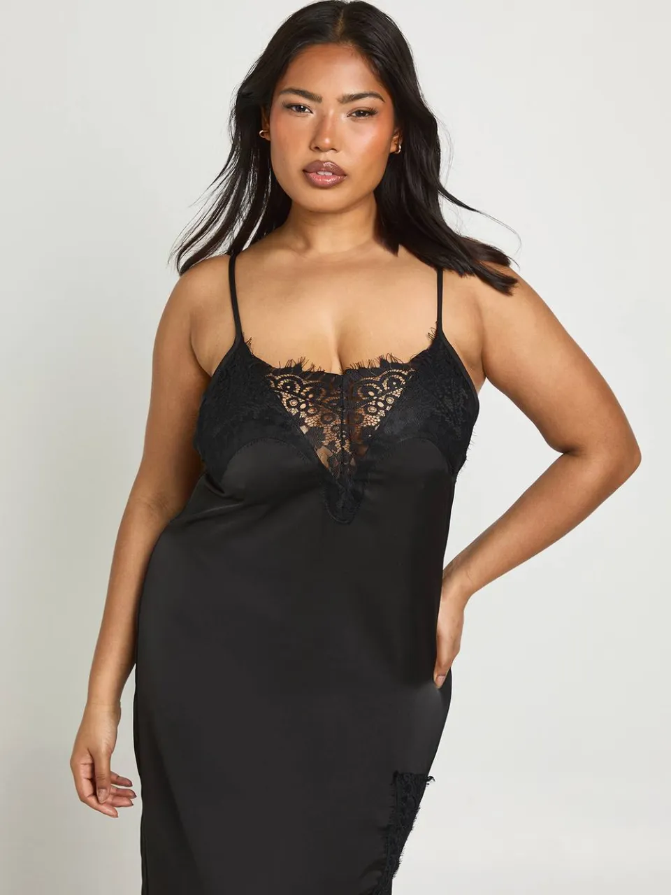 boohoo Dames Plus Satijnen Slip Jurk Met Contrasterende Kanten Rand Detail zwart, foto 3