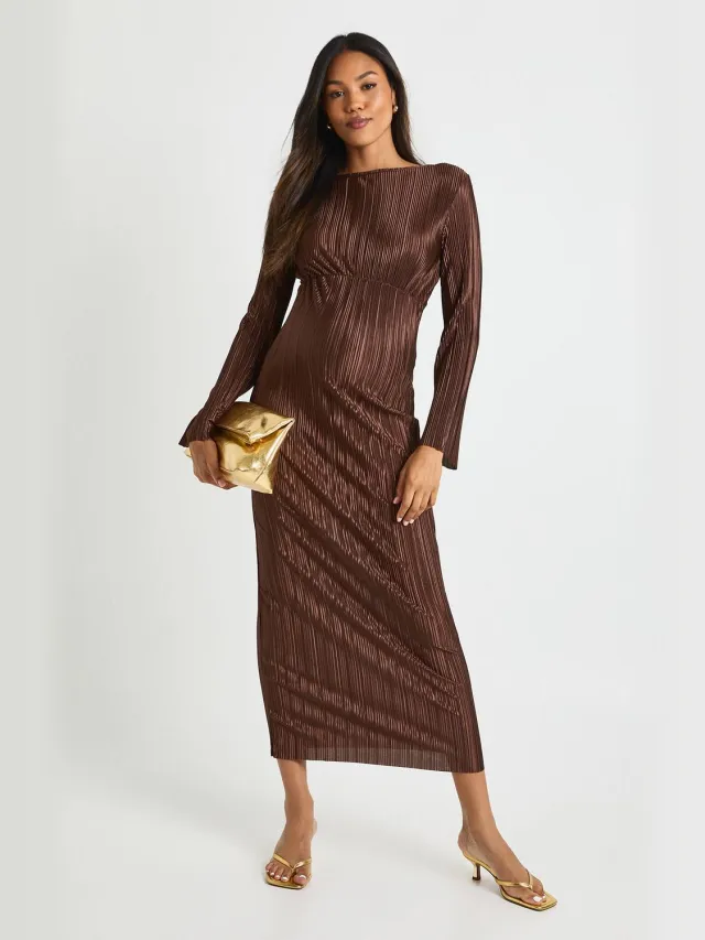 boohoo Dames Zwangerschaps Plisse Vleugelvormige Midaxi Jurk Chocoladebruin