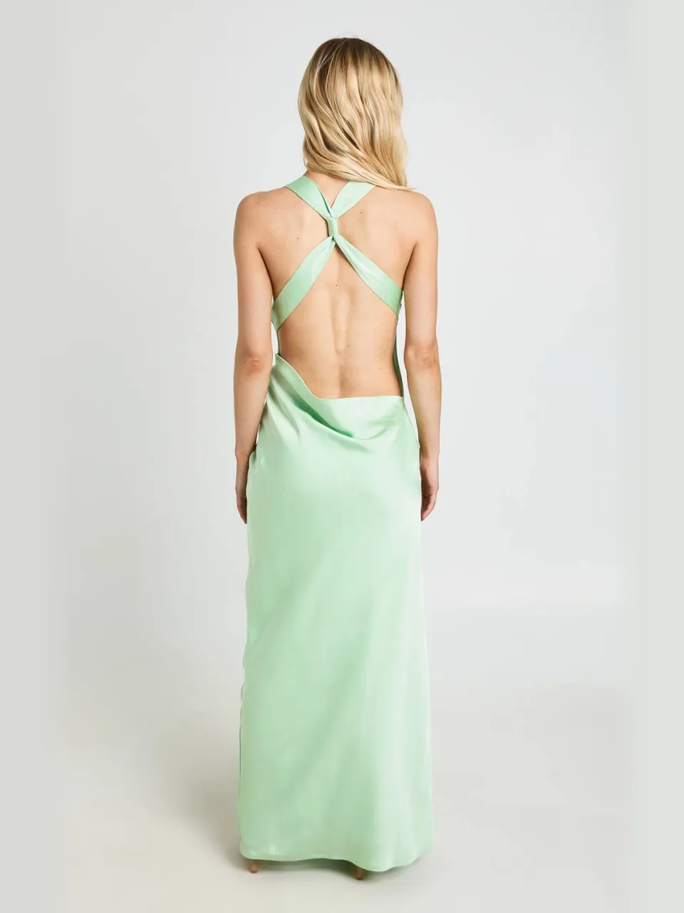 boohoo Dames Petite Satijnen Maxi Jurk Met Gedrapeerde Rug verstandig, foto 2