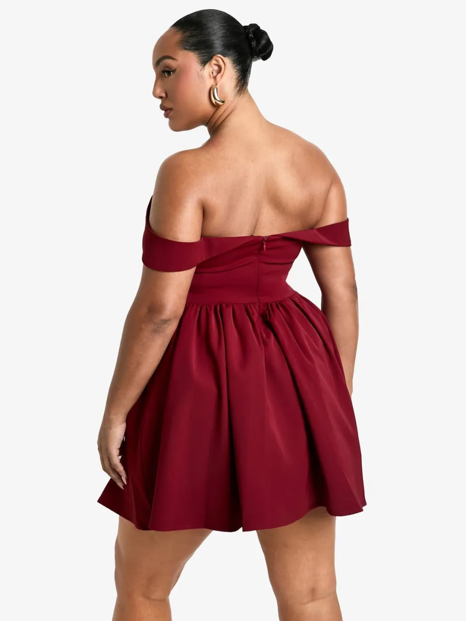 boohoo Dames Plus Off-shoulder geplooide skaterjurk bessen, foto 3