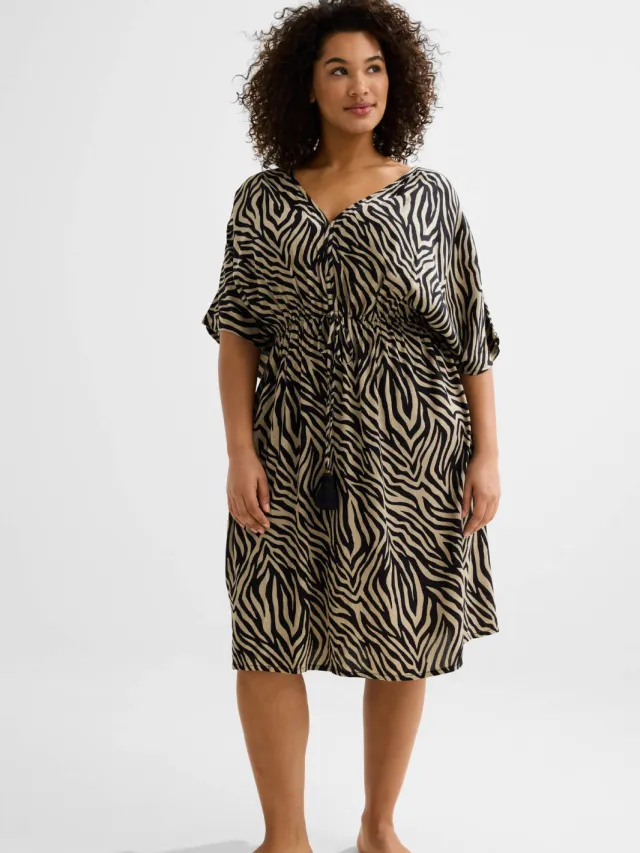 BEACHWAVE Curve crinkle strandjurk beige/zwart